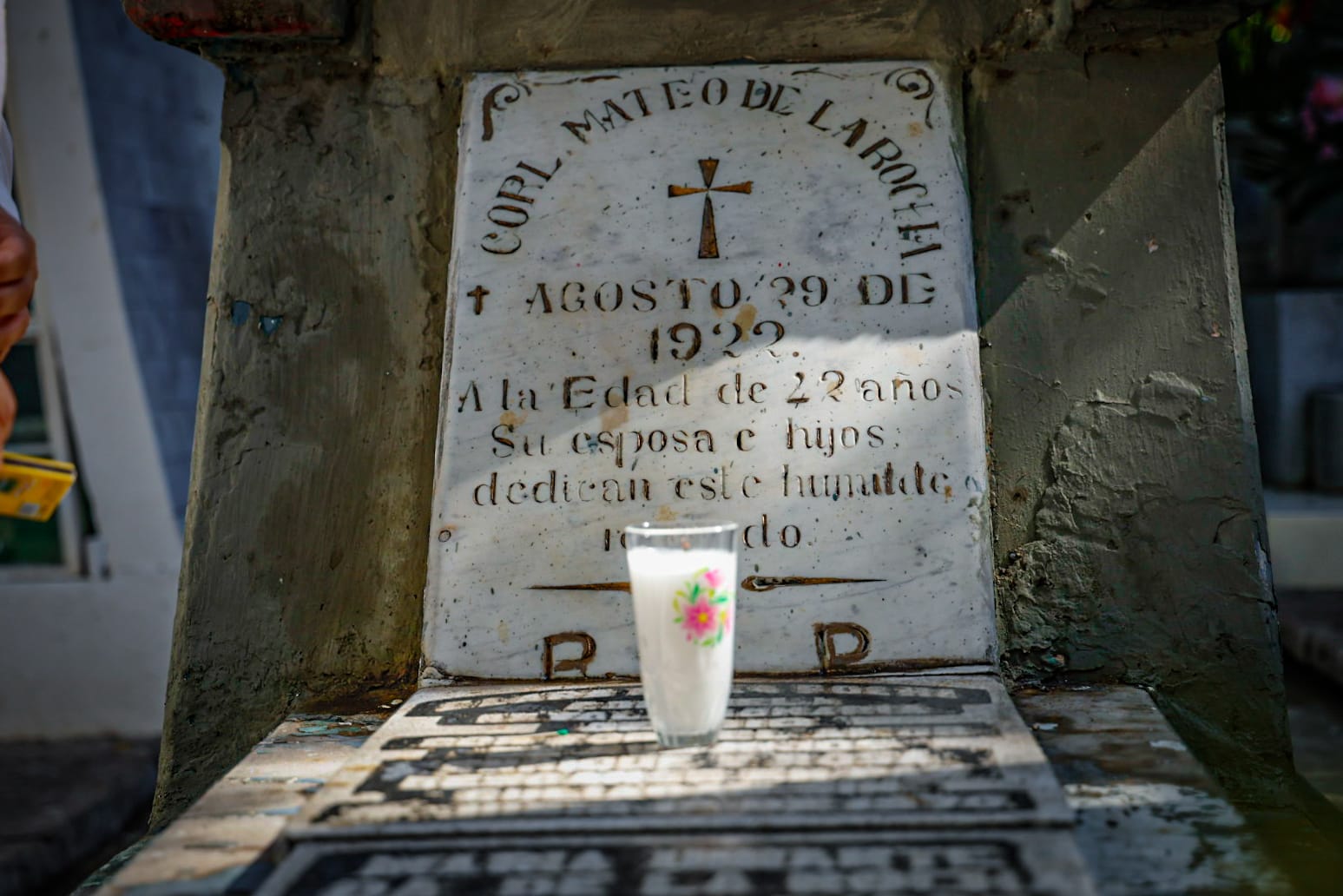 Familiares visitaron este Dia de Muertos a los Coroneles Clara y Mateo de La Rocha