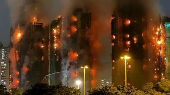Sube a 36 el número de muertos por incendio en complejo de Hong Kong; 279 siguen desaparecidos