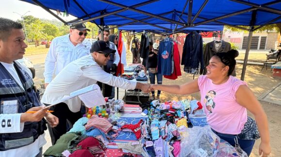 Mazatlán, Sinaloa, inicia censo en el tianguis del fraccionamiento Santa Teresa para dar certeza jurídica a comerciantes