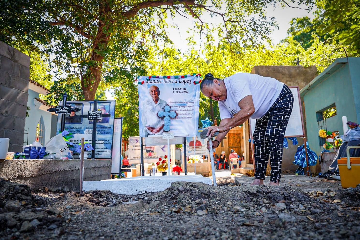 Panteones de Culiacán reciben miles de visitantes este Día de Muertos