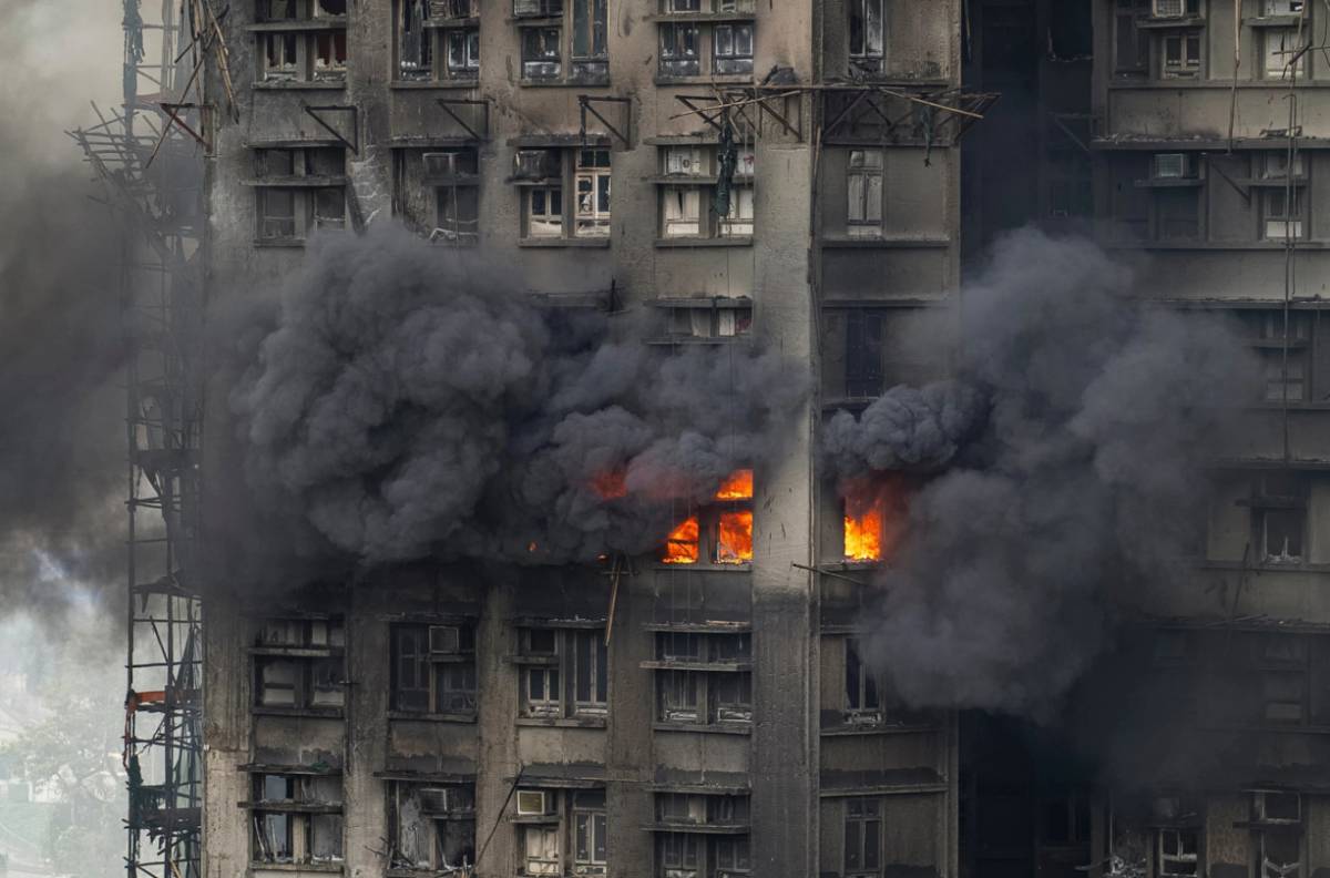 Se eleva a 128 la cifra de muertos por incendio en Hong Kong