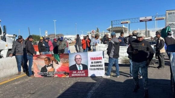 Transportistas y productores bloquean aduana en Nogales y paralizan cruce hacia Estados Unidos