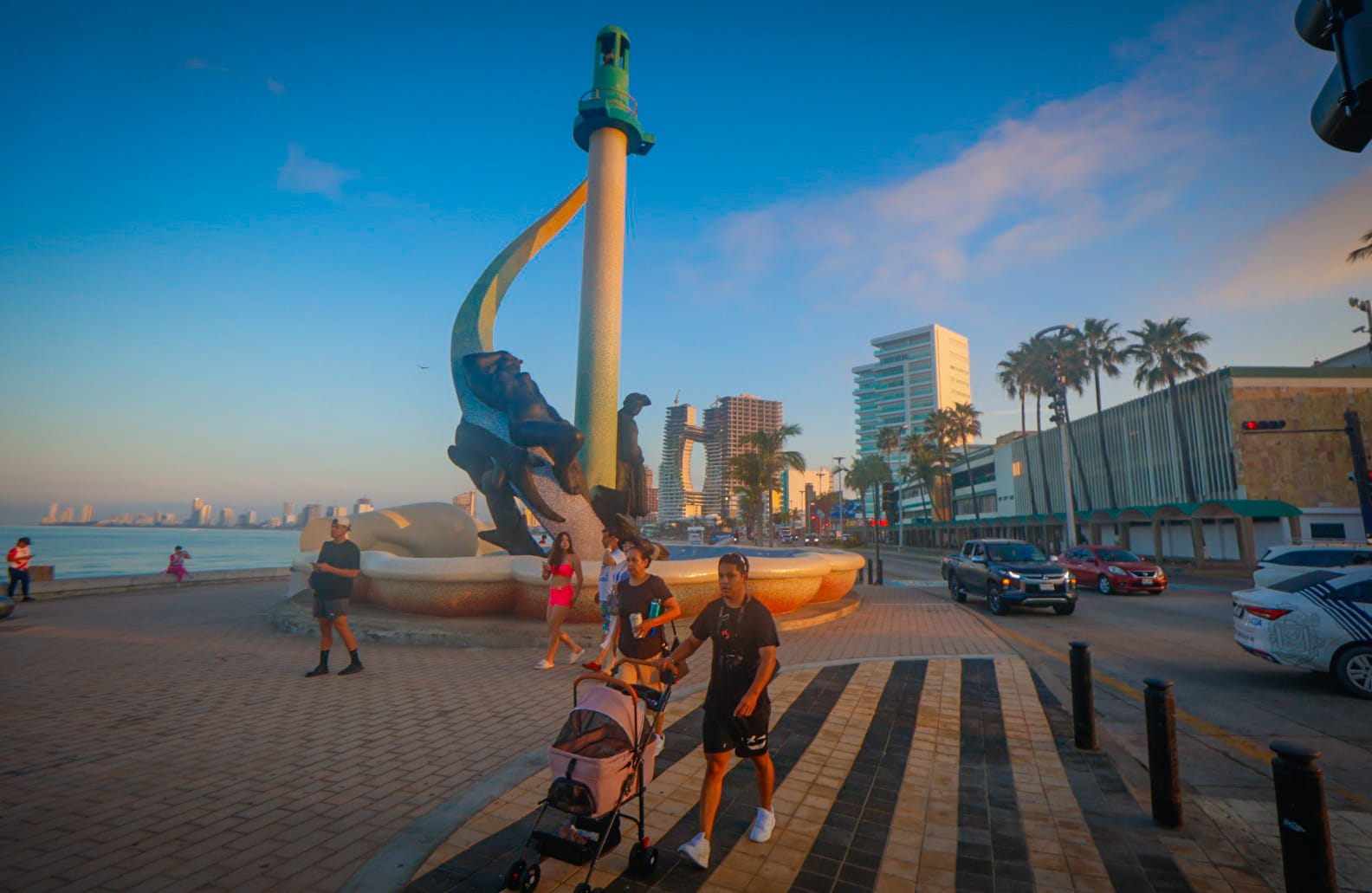 Turistas en playas de Mazatlán