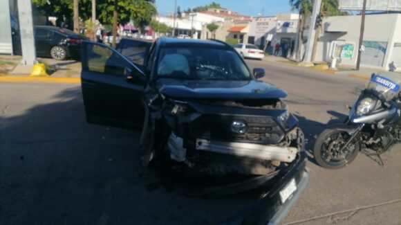 Un hombre y una niña resultan lesionados tras aparatoso accidente en el sector centro de Los Mochis, Sinaloa