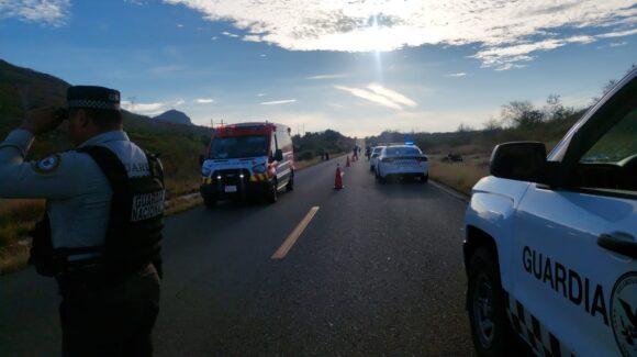 Fatal choque entre motocicletas deja un muerto y dos heridos en la México 15, en Salvador Alvarado, Sinaloa
