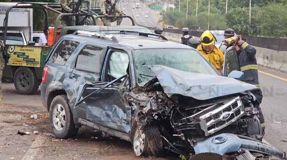 ¡Trágico pestañazo! Aparatoso accidente sobre La Costerita de Culiacán deja dos lesionados