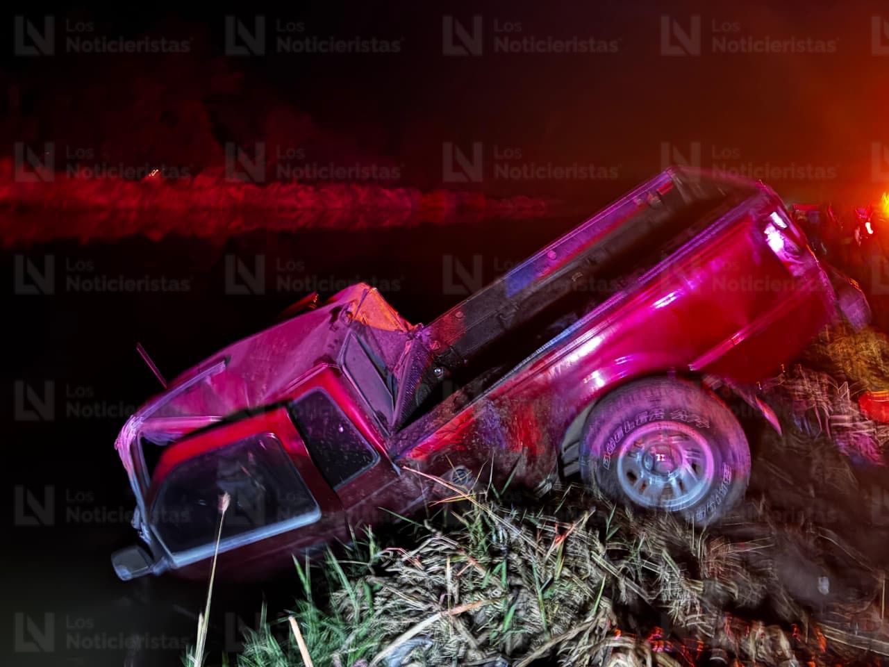 Accidente frontal en el rúa Libramiento Oriente, Campo 35, Ahome