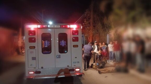 Joven derrapa en El Walamo, Mazatlán, Sinaloa y es trasladado a recibir atención médica