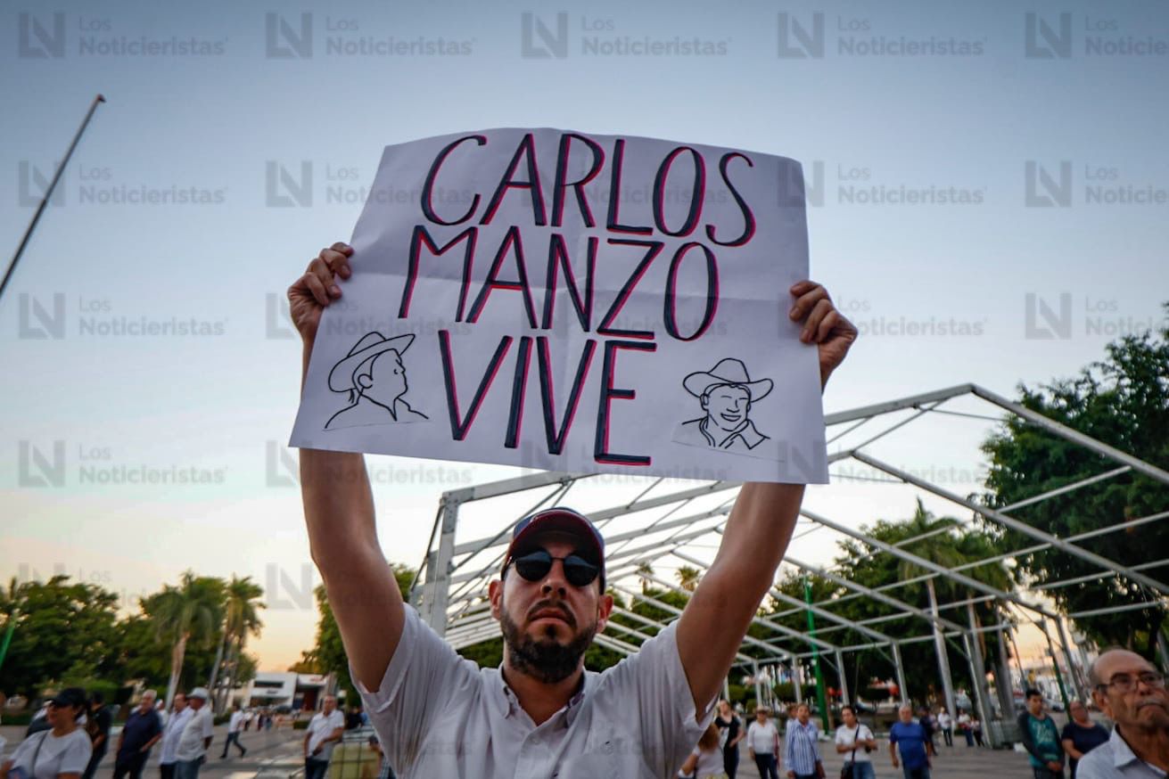 Recuerdan a Carlos Manzo en marcha en Culiacán, Sinaloa