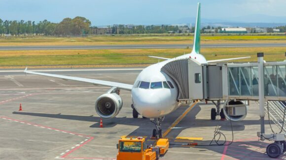 Mazatlán, Sinaloa entre los aeropuertos con la TUA más cara del país; OMA explica el por qué