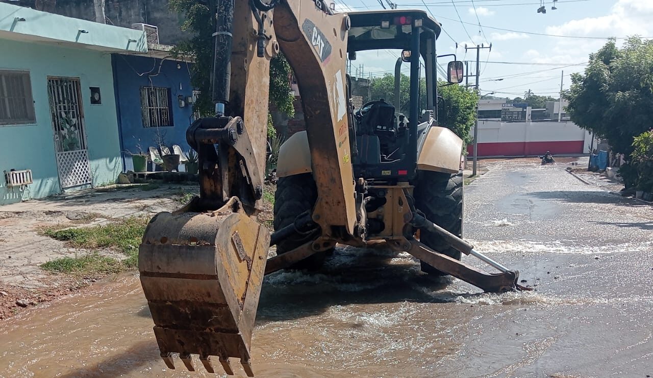 Truena tubería y deja sin agua a cinco colonias de Mazatlán, Sinaloa este viernes 07 de noviembre