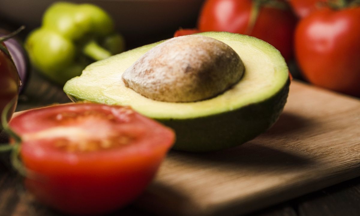 Aguacate y Tomate partidos