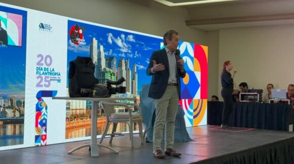Alberto Peláez destaca con su conferencia “¿De qué te quejas?” durante el Día dela Filantropía 2025