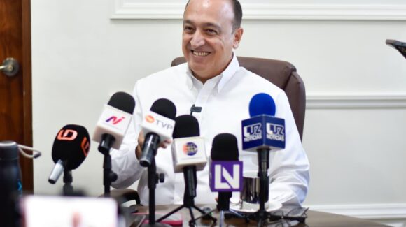 “Bienvenidos los de Canadá”, celebra alcalde Antonio Menéndez retiro de warning a Los Mochis, Sinaloa