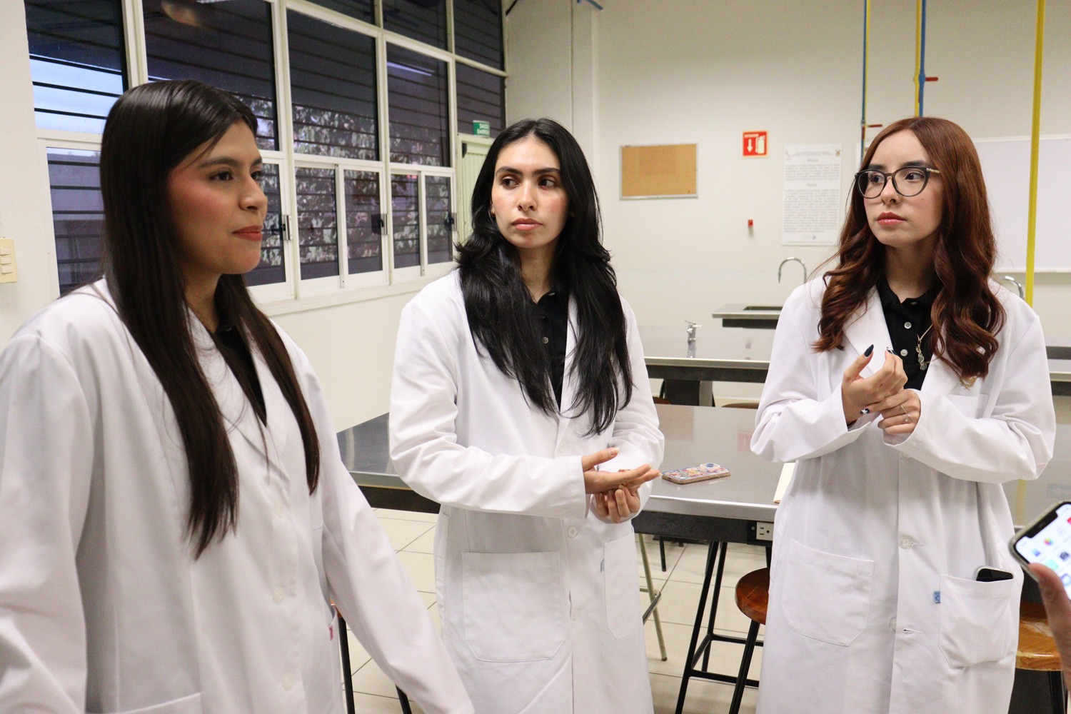 Alumnas de la UAS ganan primer lugar en Olimpiada de Microbiología