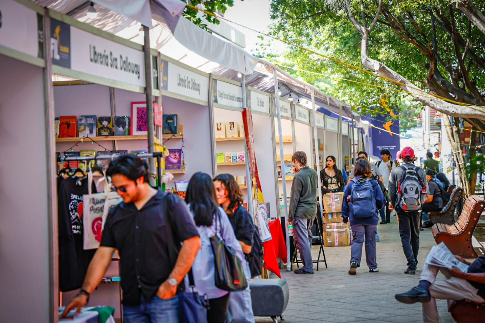 alumnos en la feria del libro en culiacan sin