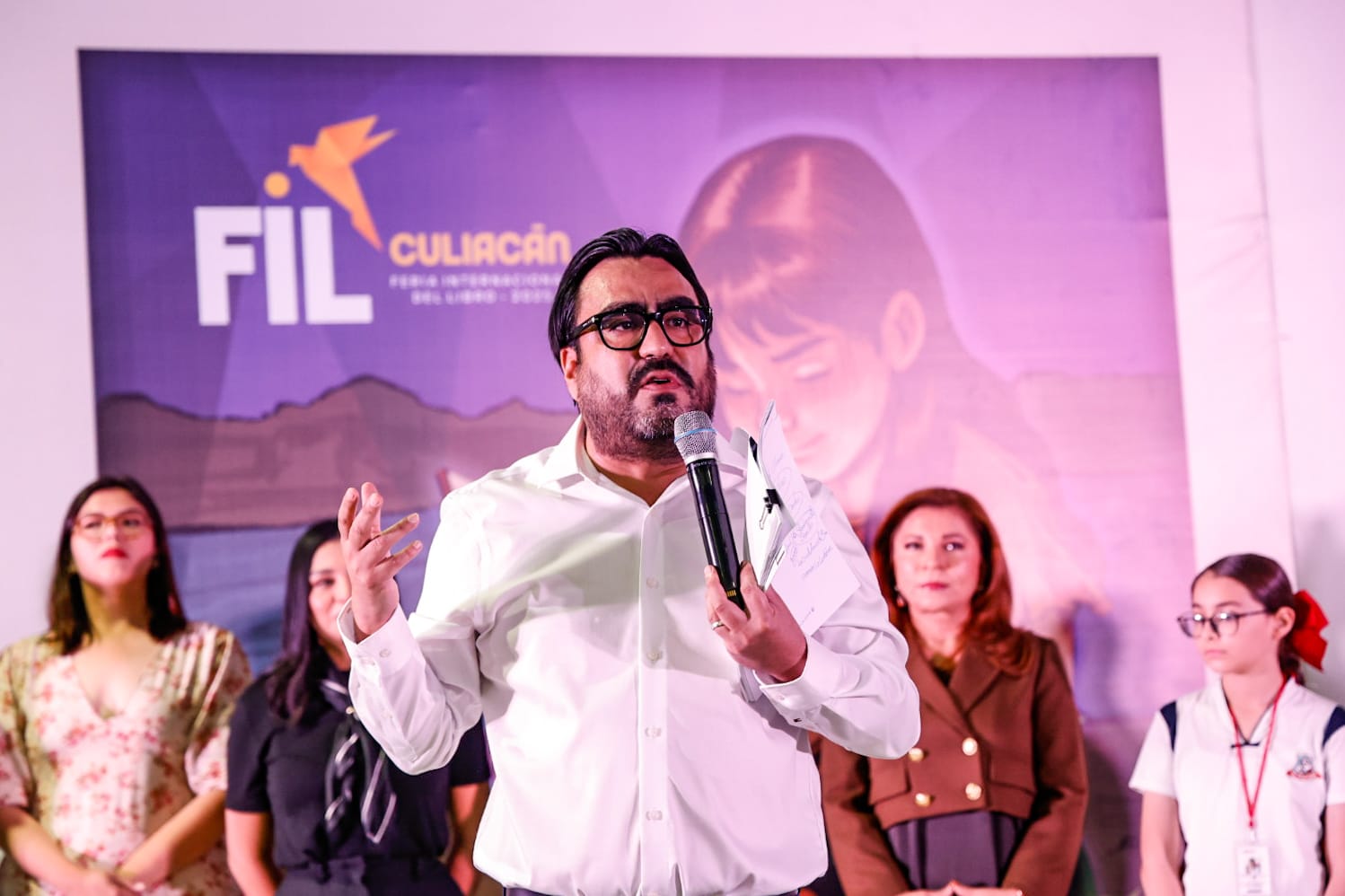 alumnos en la feria del libro en culiacan sinaloa alcalde