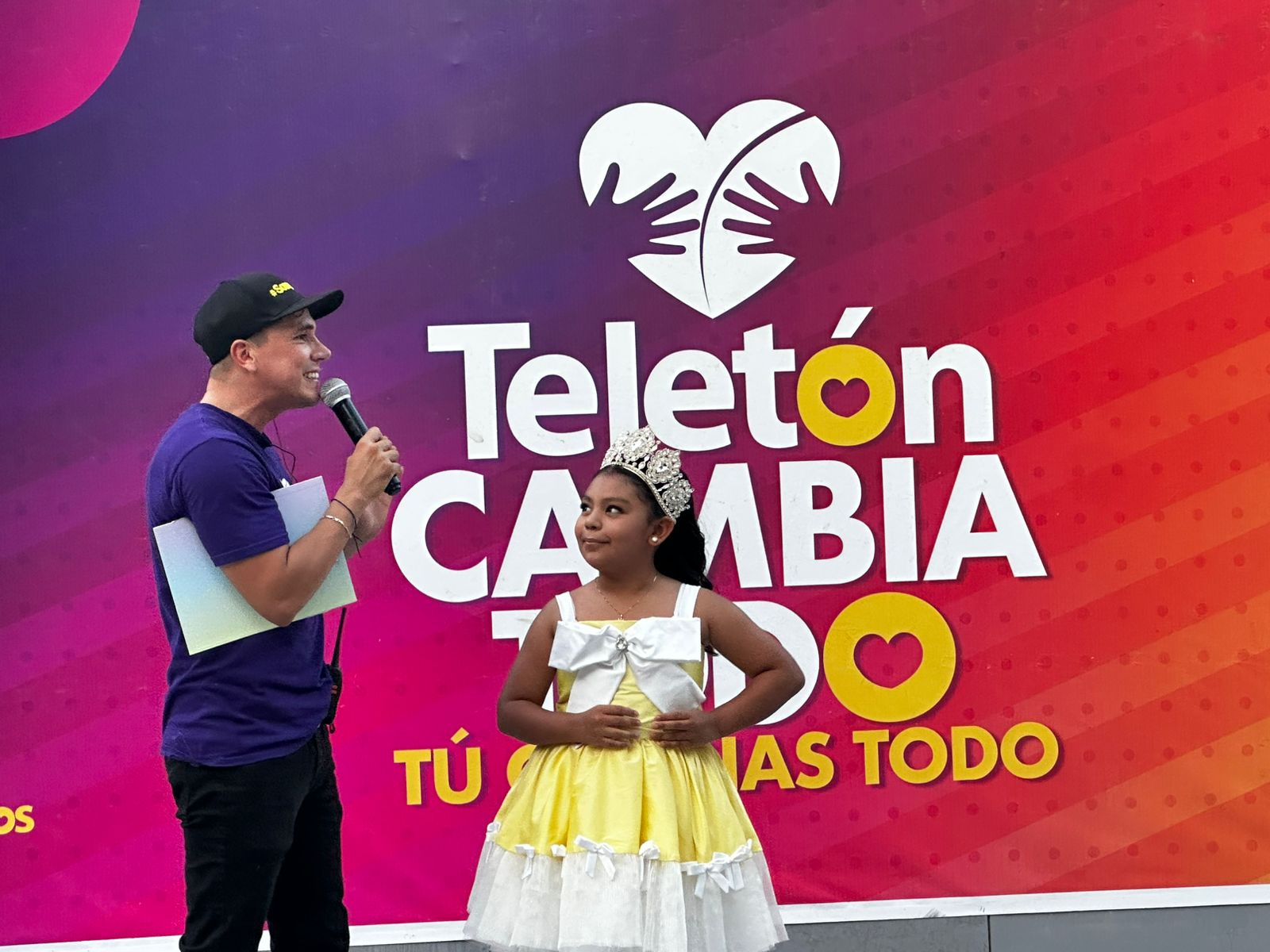 Conmueve Ángela Salazar, Reina Infantil del Carnaval con noble gesto en el Teletón Fest 2025