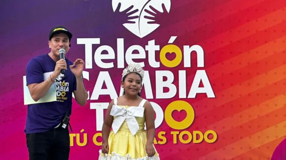 Conmueve Ángela Salazar, Reina Infantil del Carnaval con noble gesto en el Teletón Fest 2025 de Mazatlán, Sinaloa