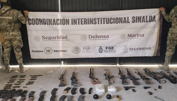 Aseguran arsenal y material para explosivos durante operativo en Escuinapa, Sinaloa