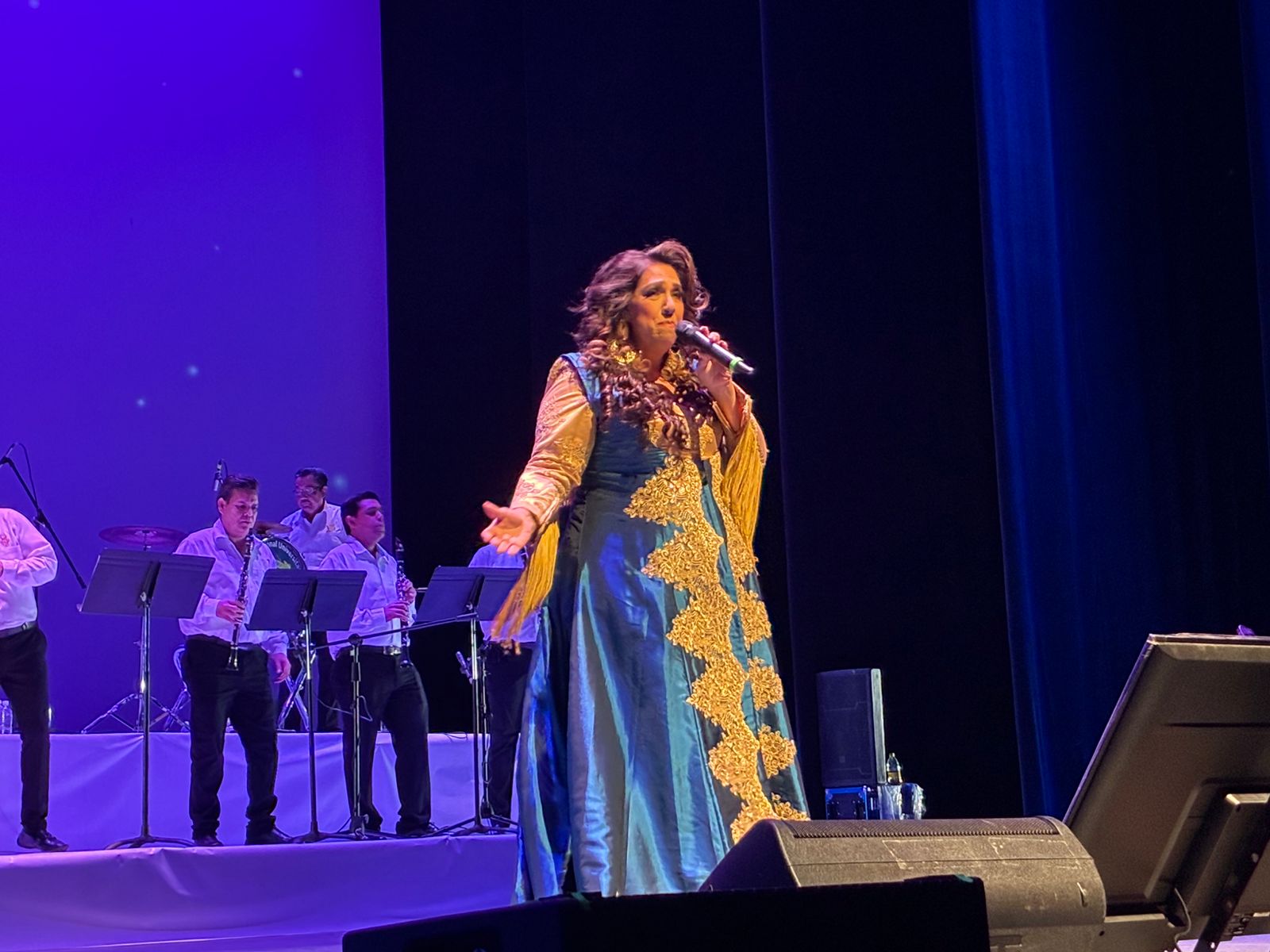 artistas deleitan con concierto en los mochis