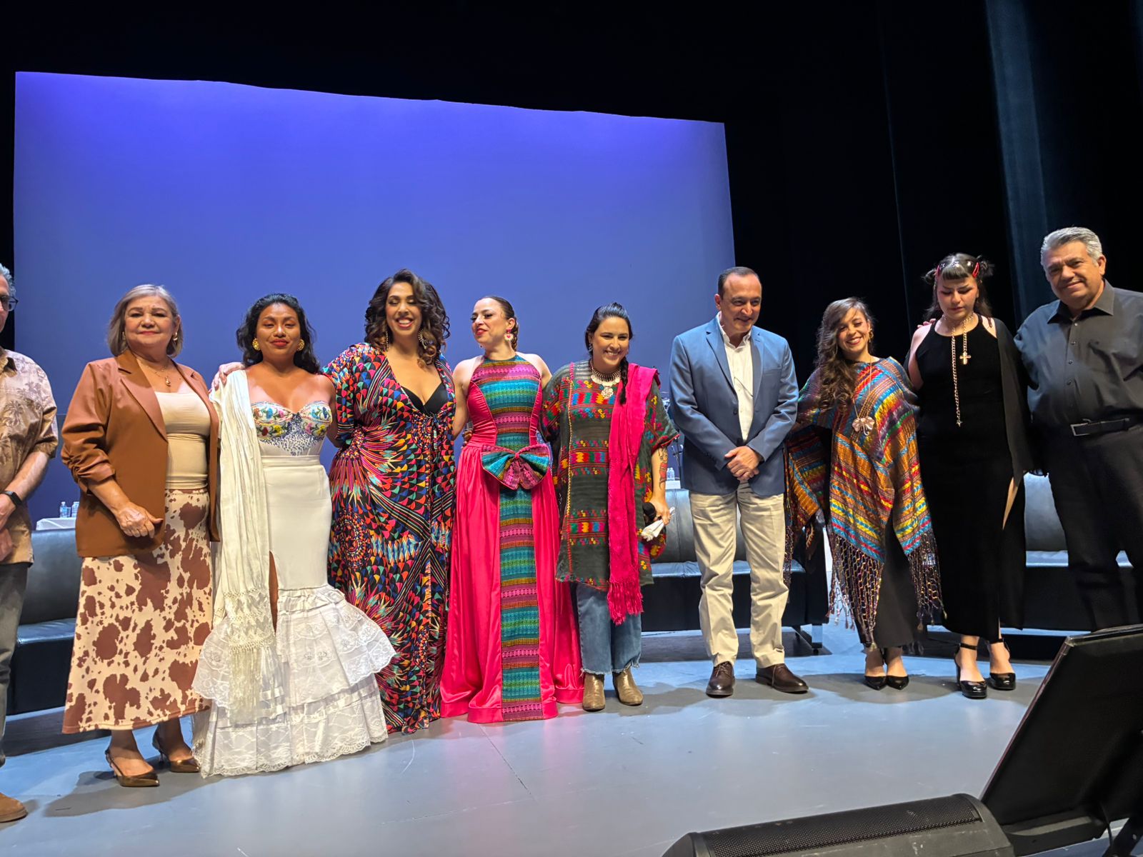 artistas deleitan con concierto en los mochis