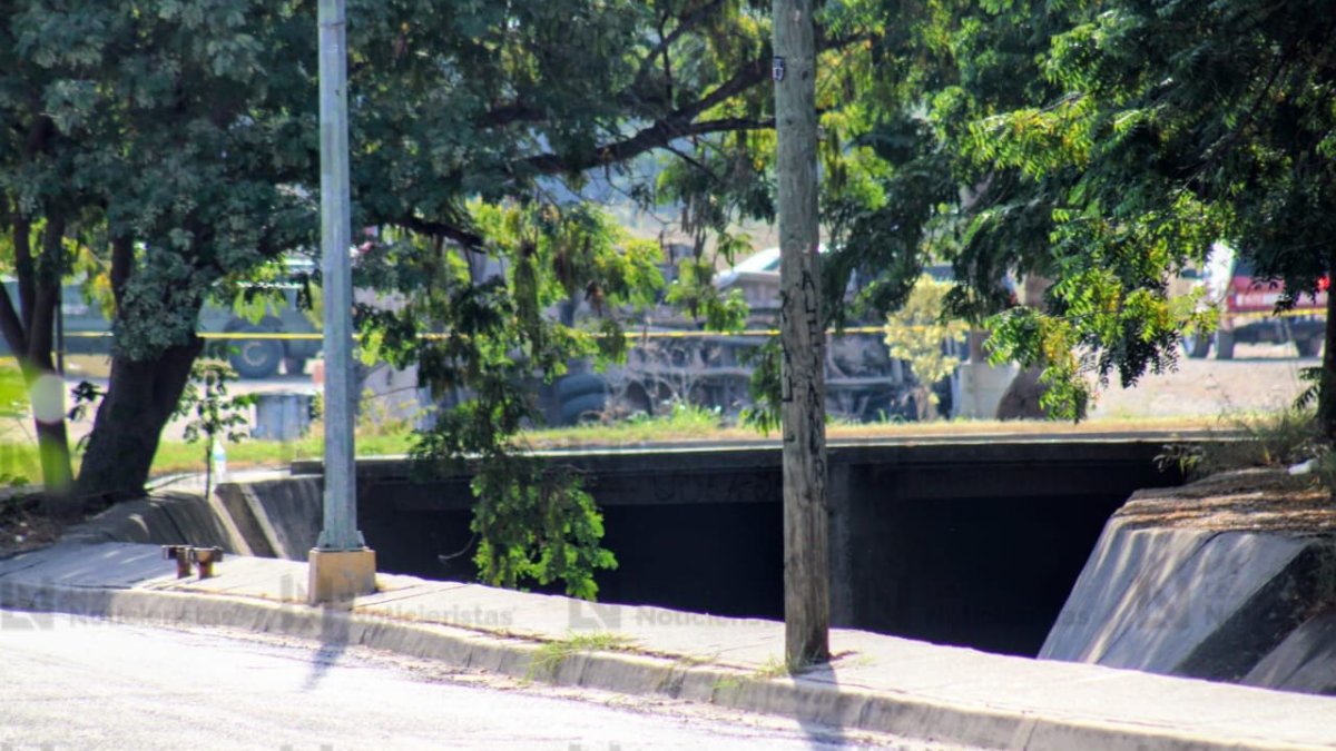 aseguran camioneta con combustible ilegal en valle dorado en mazatlan