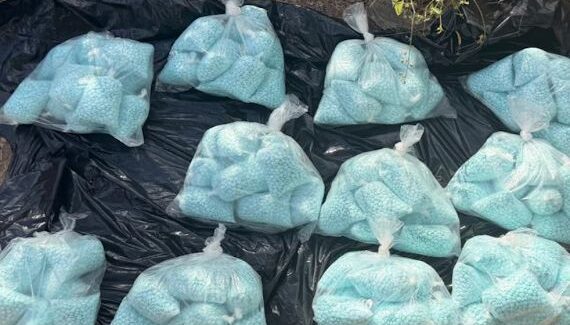 En Culiacán aseguran una mochila con 11 kilos de pastillas de Fentanilo
