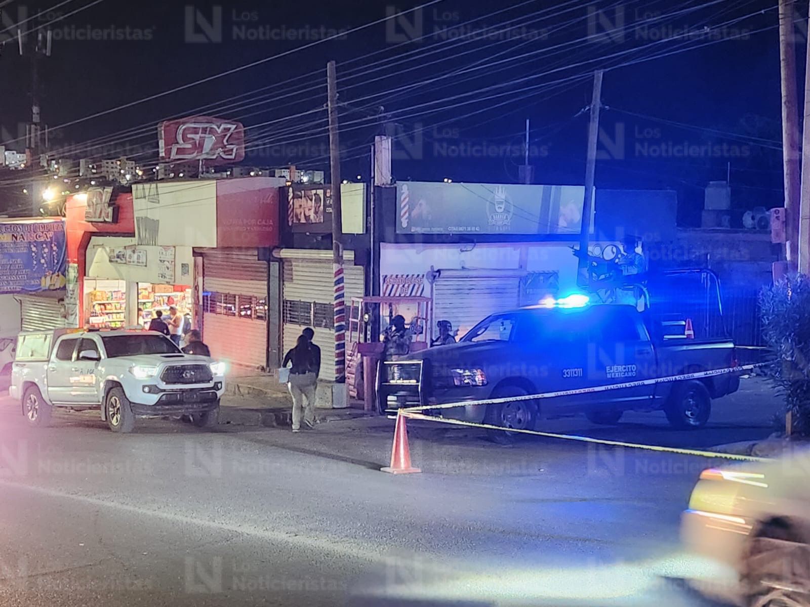Militares resguardan lugar donde un motociclista fue baleado en Culiacán