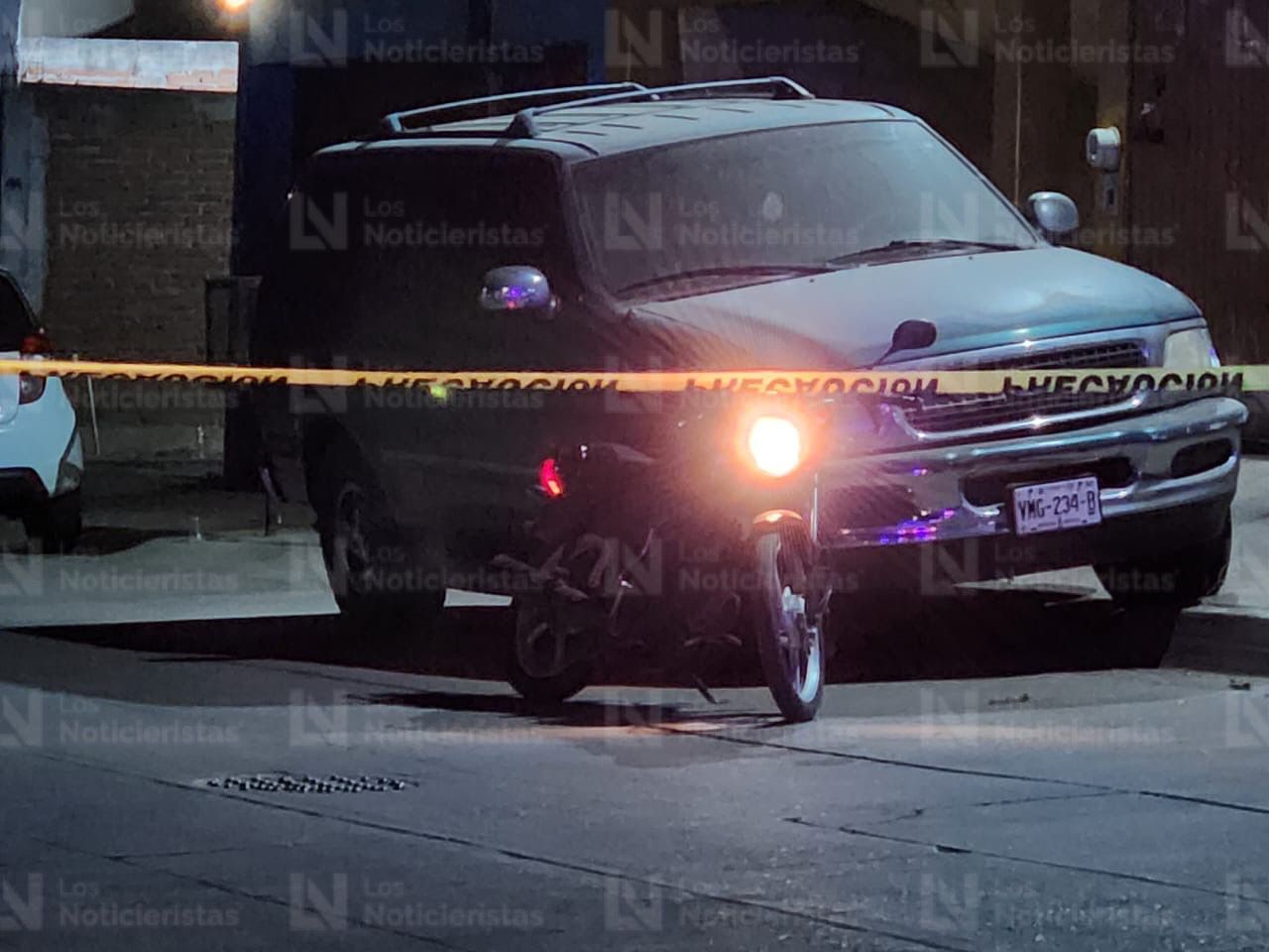Militares resguardan lugar donde un motociclista fue baleado en Culiacán