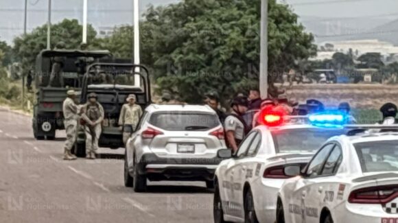 ¡La mujer está grave! Atacan a balazos a pareja cuando viajaban en una camioneta por La Costera en Culiacán