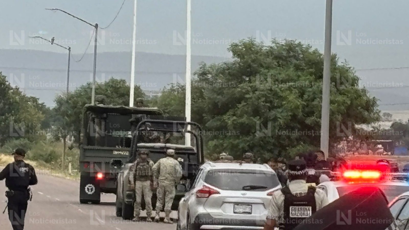 Atacan a balazos a una mujer a bordo de una camioneta por carretera La Costera