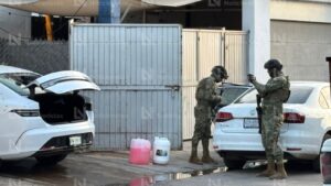 Marinos resguardan la escena del crimen en Culiacán