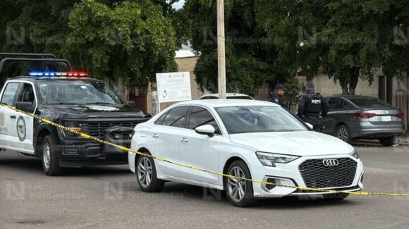 Abandonan carro de lujo con reporte de robo en Humaya de Culiacán y despojan otro a una mujer para huir