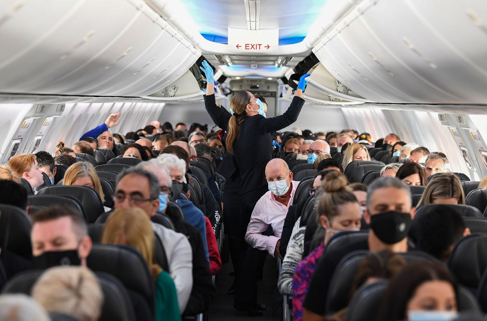 Pasajeros en avión