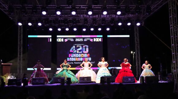 Badiraguato, Sinaloa, vive una noche inolvidable por el arranque de los festejos de su 420 aniversario