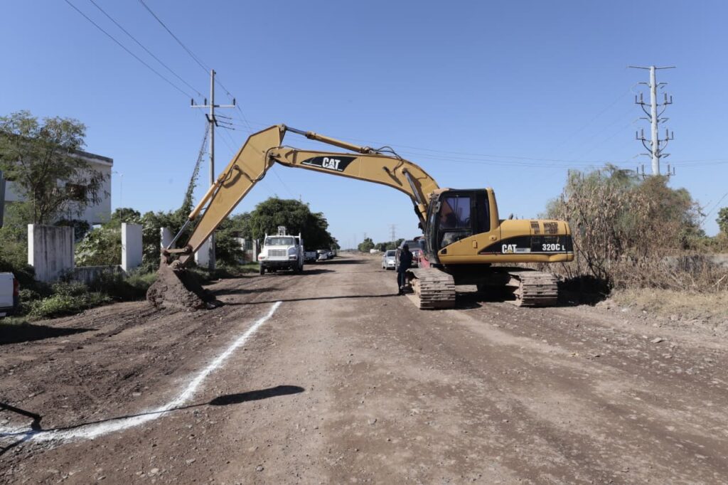 Banderazo de rehabilitación y pavimentación del canal Orizaba en Guasave