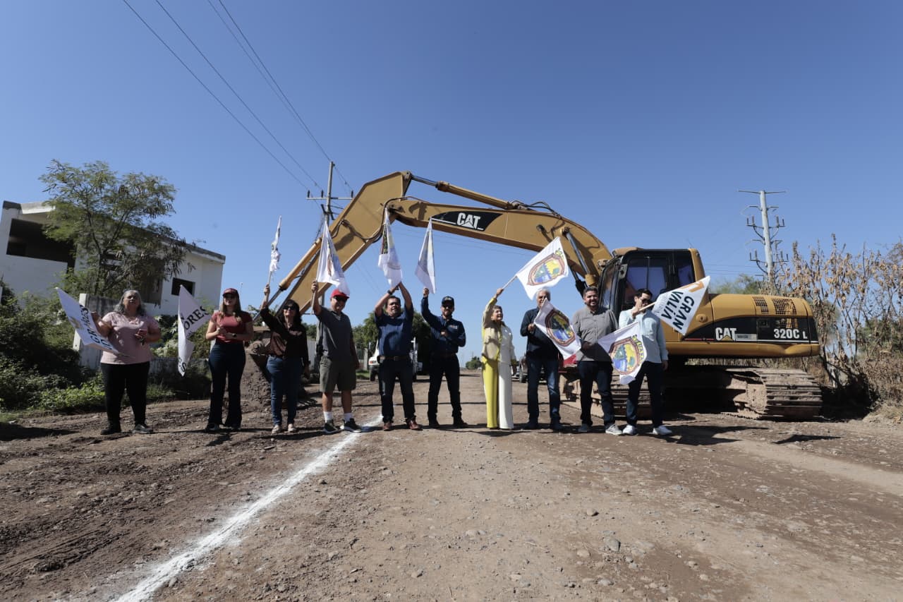 Banderazo de rehabilitación y pavimentación del canal Orizaba en Guasave