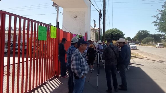 Mantienen productores de Ahome, Sinaloa, el bloqueo en acceso a Minsa por segundo día