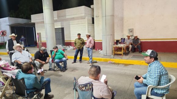 ¡Se rompe el diálogo! Sin acuerdos con el Gobierno Federal, productores mantienen bloqueos carreteros en Sinaloa