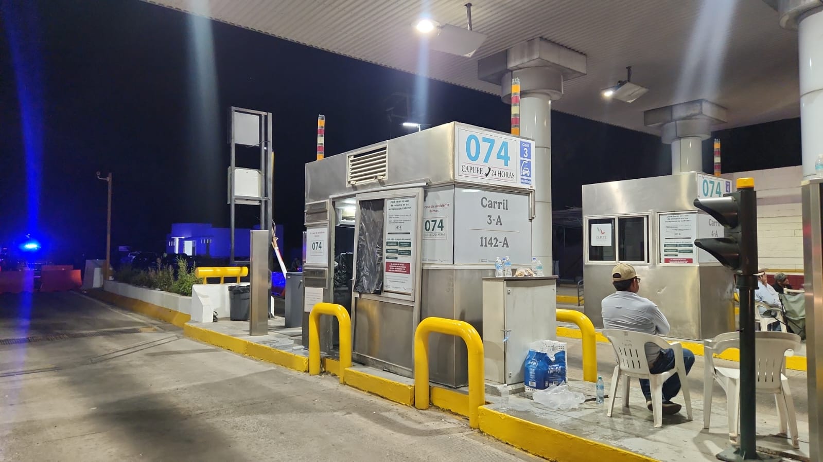 Bloquean productores caseta de cobro en Cuatro Caminos, Guasave