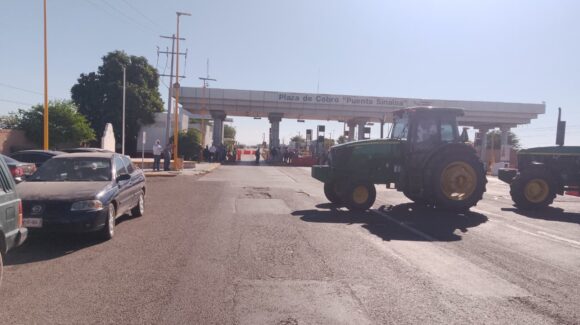 “Que suban los tractores a las carreteras”; desde la CDMX agricultores de Sinaloa convocan a radicalizar acciones tras salir de Segob a las 1 de la madrugada sin acuerdos
