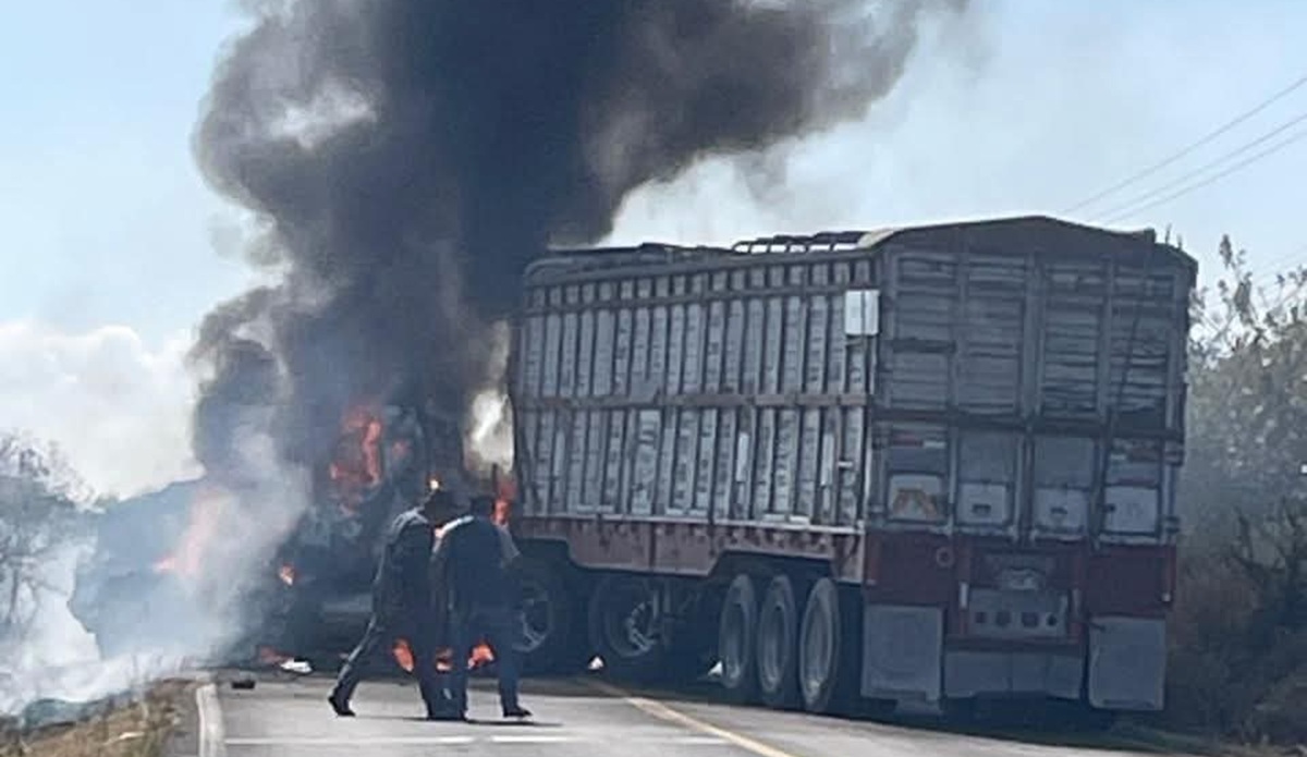 Bloqueos carreteros en Michoacán
