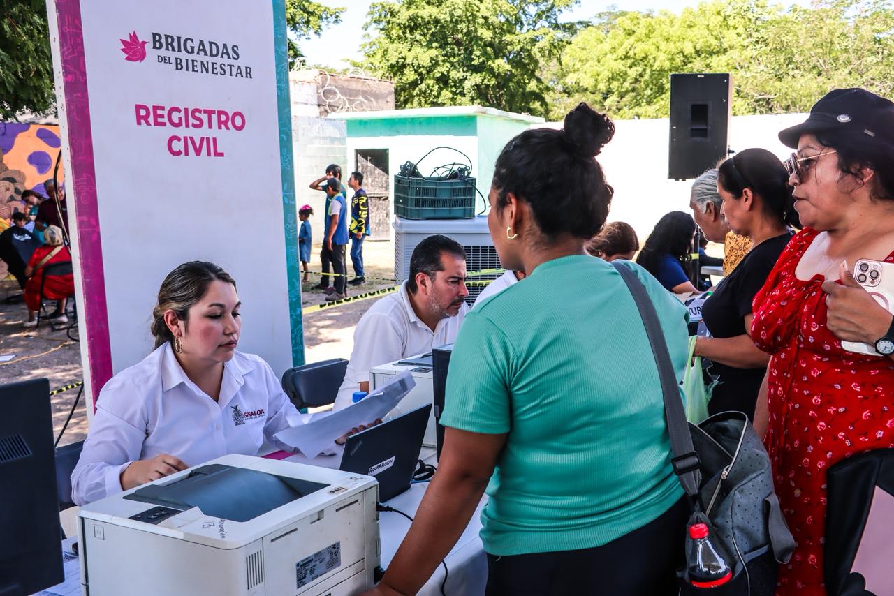 Brigadas del Bienestar en el campo El Diez