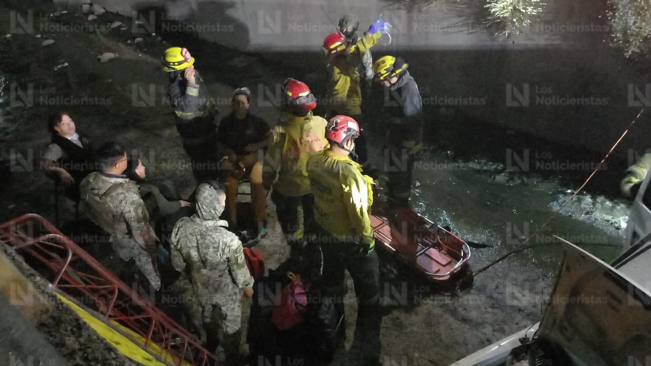 Un camión cayó a un canal de desagüe en Culiacán, Sinaloa