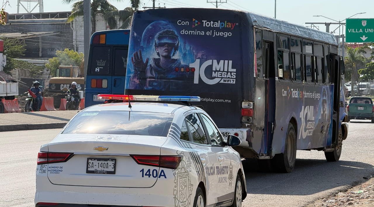 camion urbano embiste a motociclista en mazatlan sinaloa