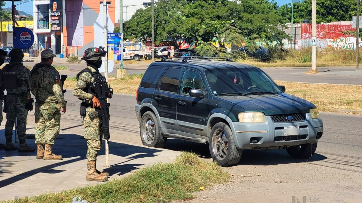 camioneta abandonada con impacto de bala en arboledas invies en mazatlan elementos