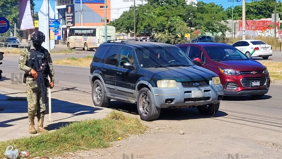 camioneta abandonada con impacto de bala en arboledas invies en mazatlan