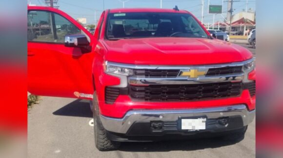 ¡Estaba abandonada! Recuperan camioneta tras reporte al sur de Culiacán, Sinaloa
