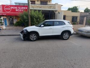 Camioneta dañada tras choque en Guasave